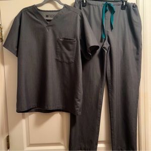 FIGS | Men’s Scrub Set in Graphite